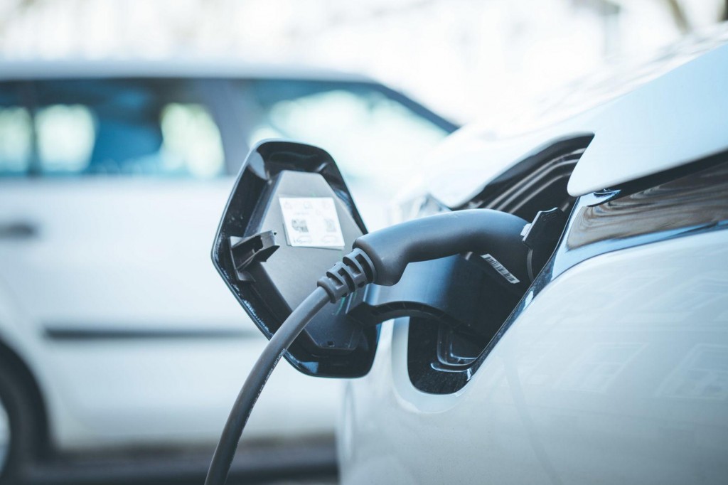 When Will Electric Cars Outnumber Internal Combustion Cars On The Road?