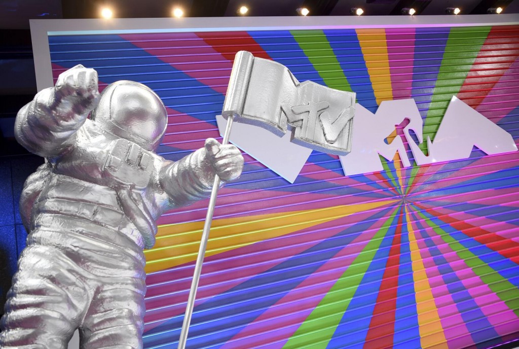 Mtv Vmas Scraps Indoor Performances, Moves To Outdoor Sets