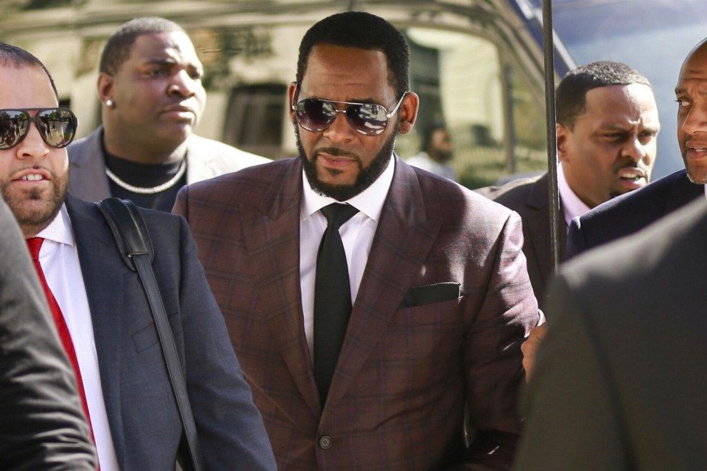 Prosecutors Charge 3 With Threatening Women In R. Kelly Case