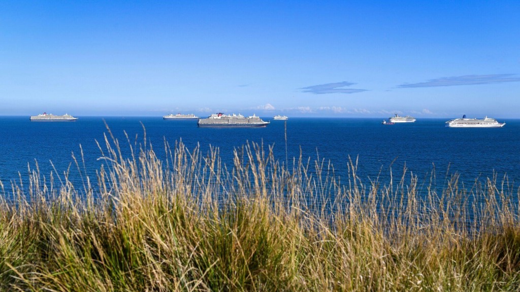 Huge ‘ghost’ Cruise Ships In English Channel Lure Tourists