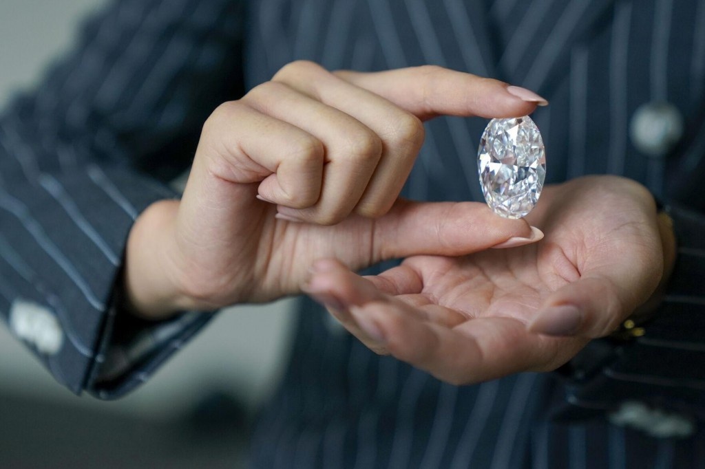 Huge Flawless Diamond Could Nab Record Breaking Price