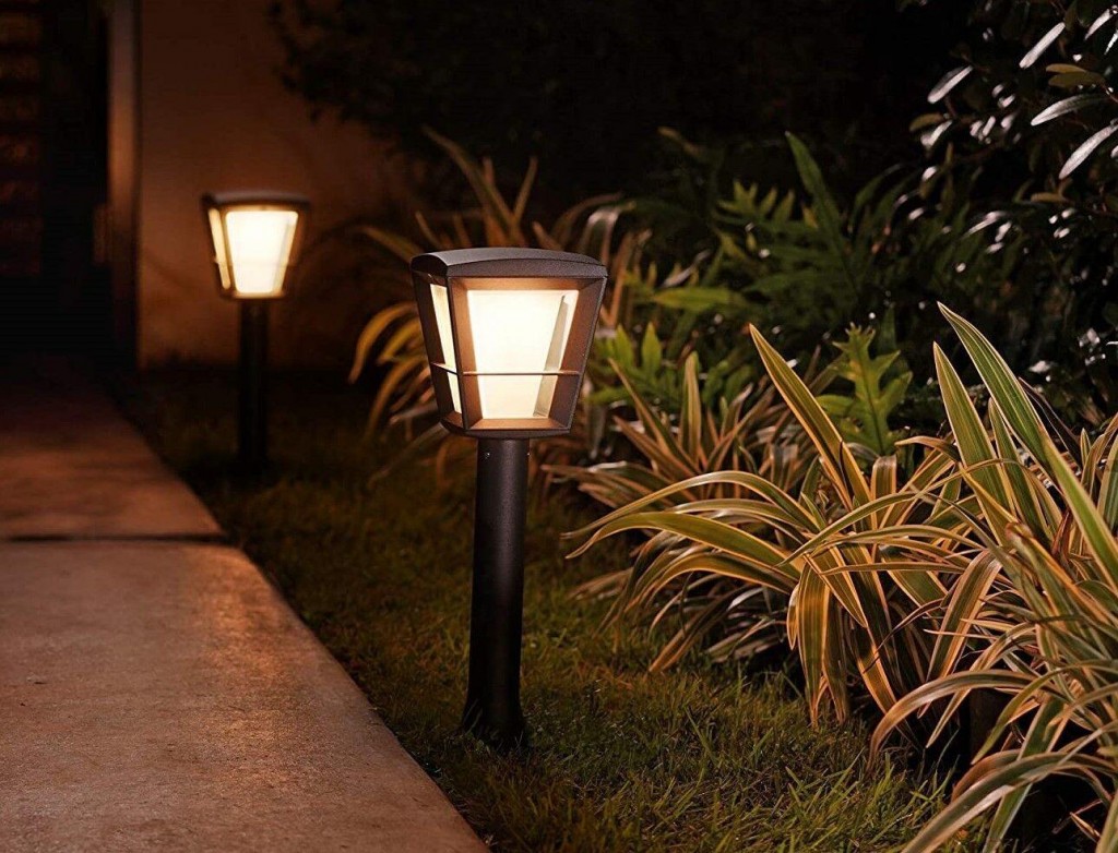 Buying Guide: The Philips Hue Line Now Includes Outdoor Lighting