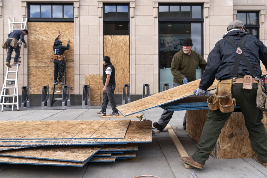 Fearing Election Unrest, Us Businesses Boarding Up