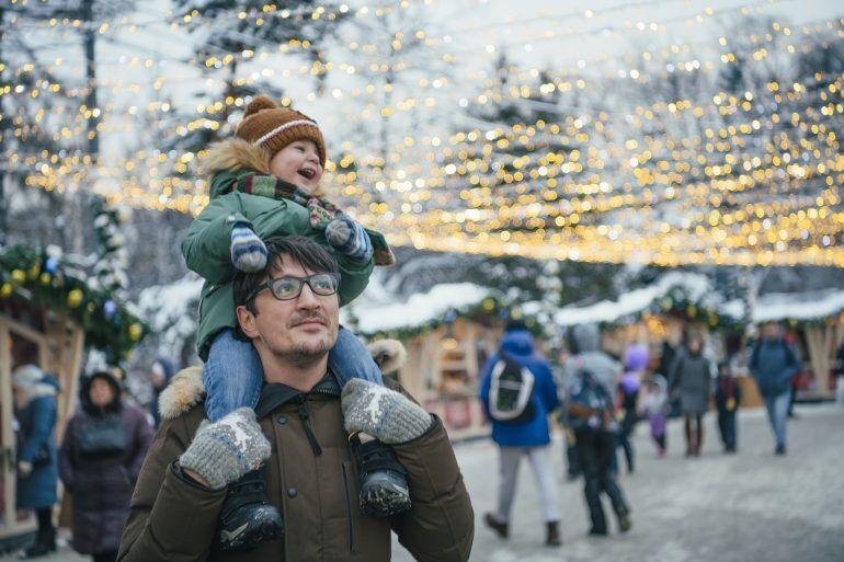 5 Minimalist Tips To Make The Holidays More Affordable