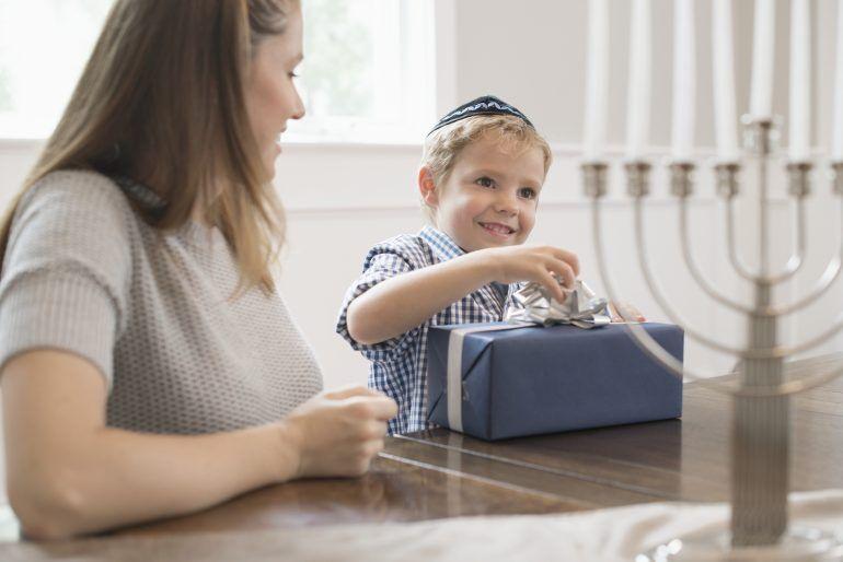 13 Ways To Leave Scammers Empty Handed This Holiday Season