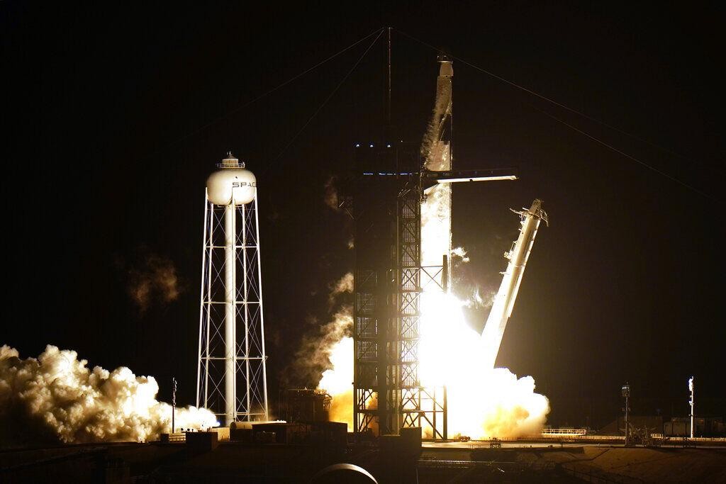 Spacex, Nasa Launch Full Team Of Astronauts To Space