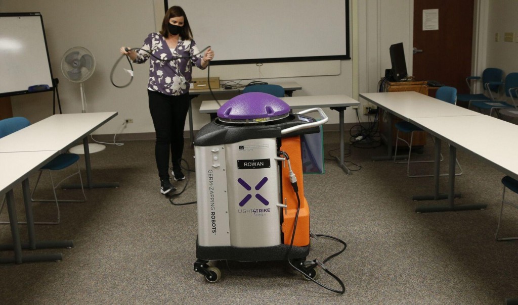 These Germ Zapping Robots Kill The Covid 19 Virus In Hospitals, Hotels And More