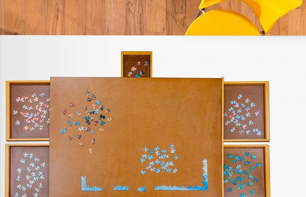 Buying Guide: This Jigsaw Puzzle Board Will Help You Organize All Your Winter Games