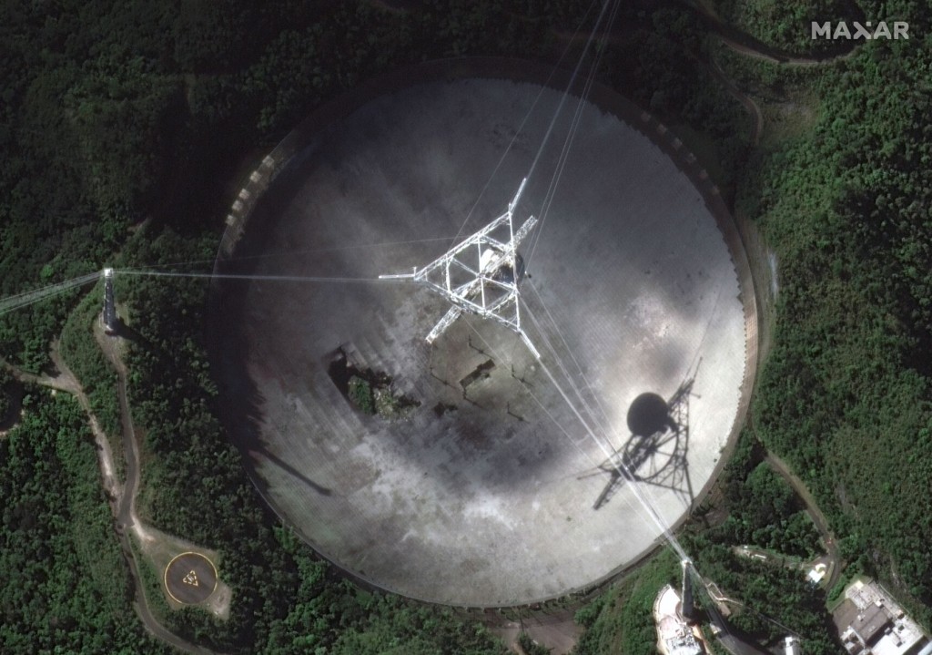 Huge Puerto Rico Telescope, Already Damaged, Collapses