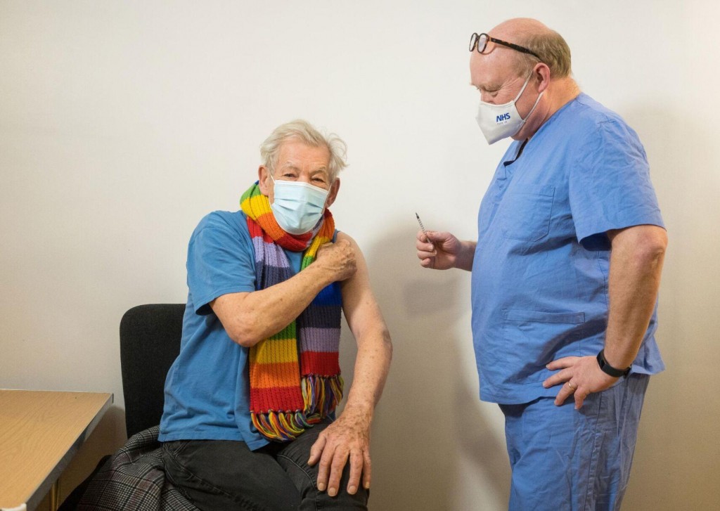 Ian Mckellen One Of First Celebs To Get Covid 19 Vaccine