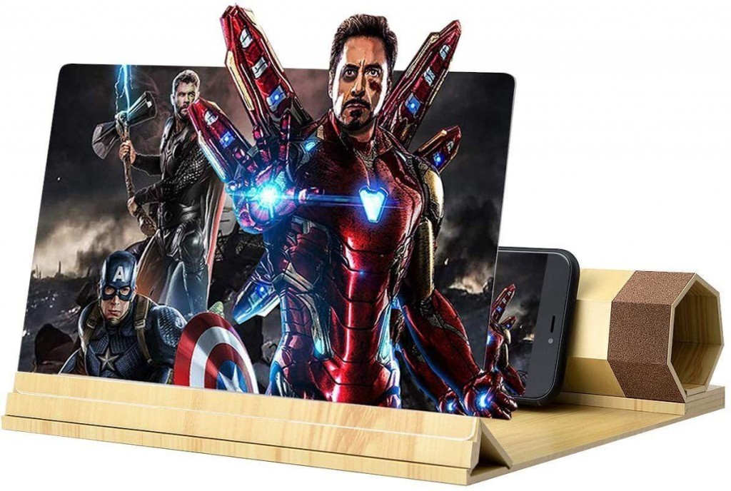 Buying Guide: This Screen Magnifier Is Great For People Who Watch Movies On Their Phones