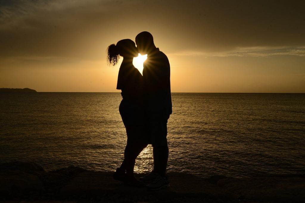 7 Dating Profile Lines — And What They Actually Mean