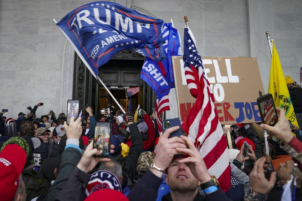 A Theater Of Propaganda: The Capitol, Cameras And Selfies