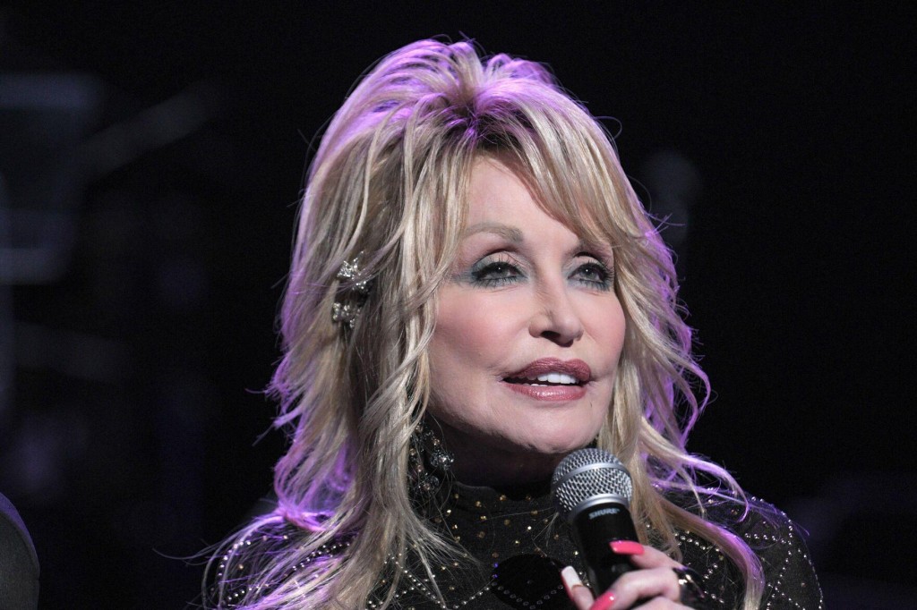 A Dolly Parton Statue May Be Erected At The Tennessee Capitol