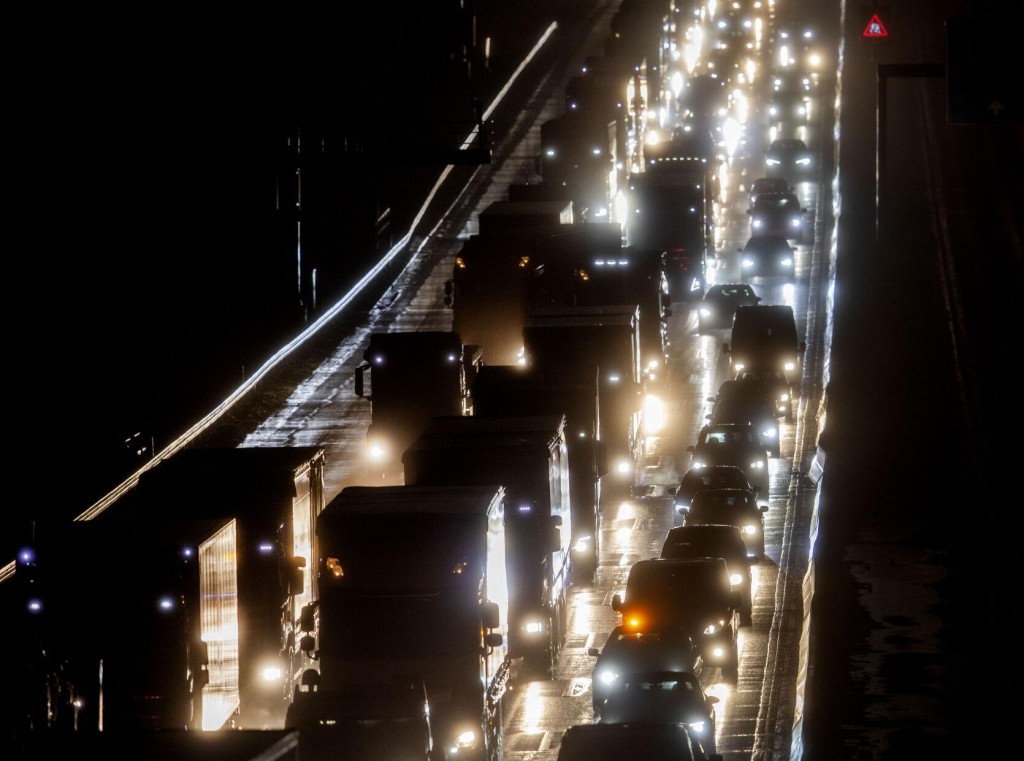 Euro Economy Burdened By Pandemic, Seen Lagging Us And China