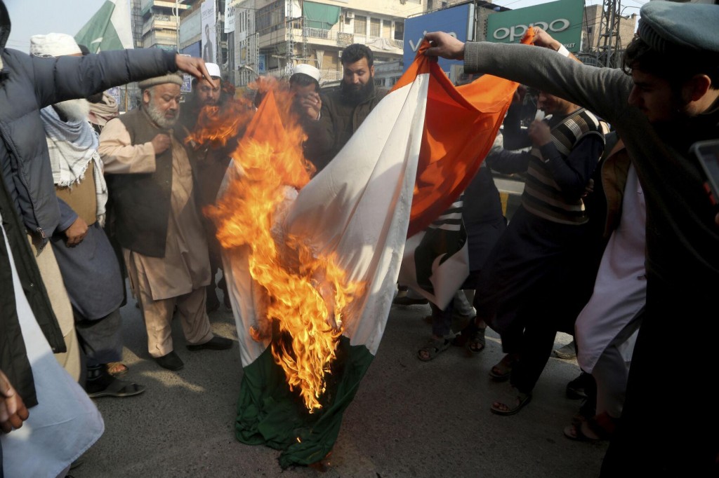 India Restores 4g Mobile Internet In Kashmir After 550 Days