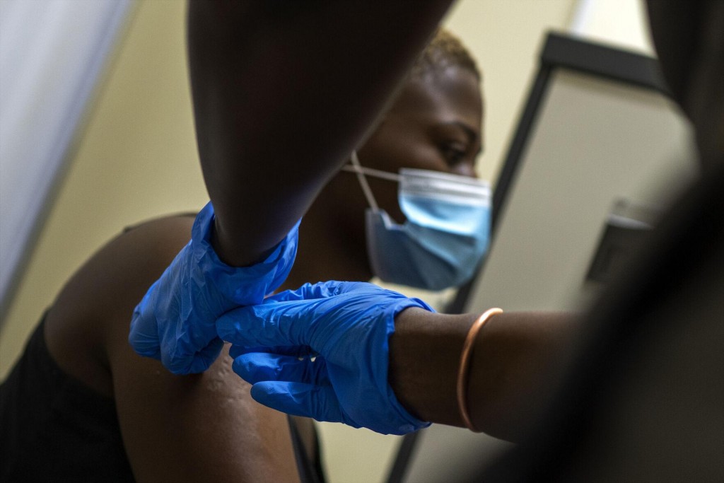 South Africa Scraps Astrazeneca Vaccine, Will Give J&j Jabs