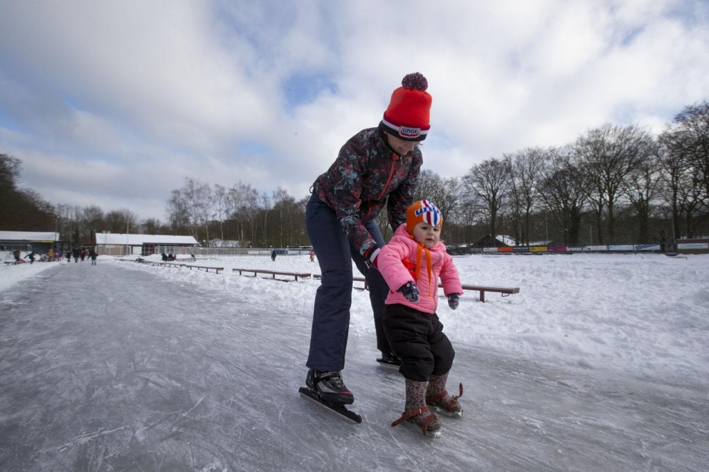 Skating Crazy Dutch Defy Pandemic By Taking To Outdoor Ice