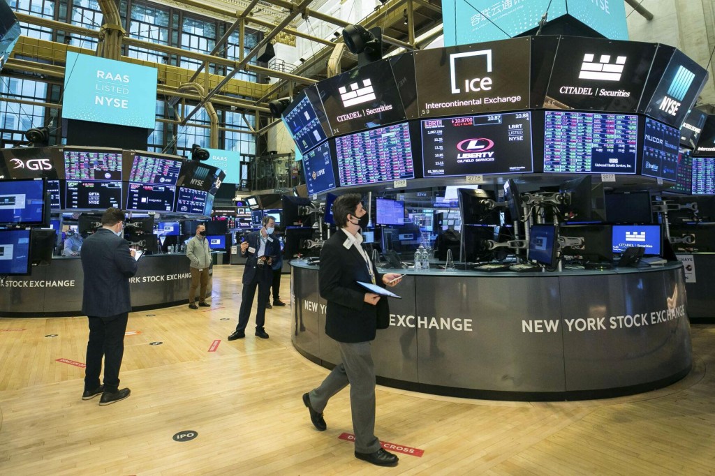 Global Stocks Advance After Wall St Snaps Winning Streak