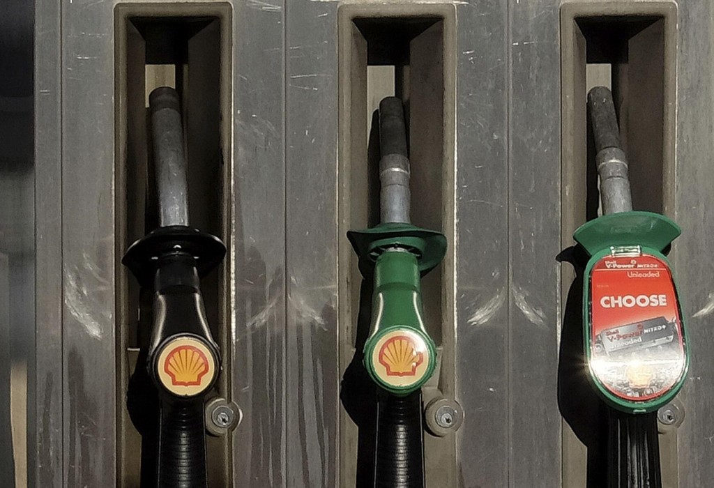 Shell Says Its Oil Output Peaked, Speeds Up Emission Cuts