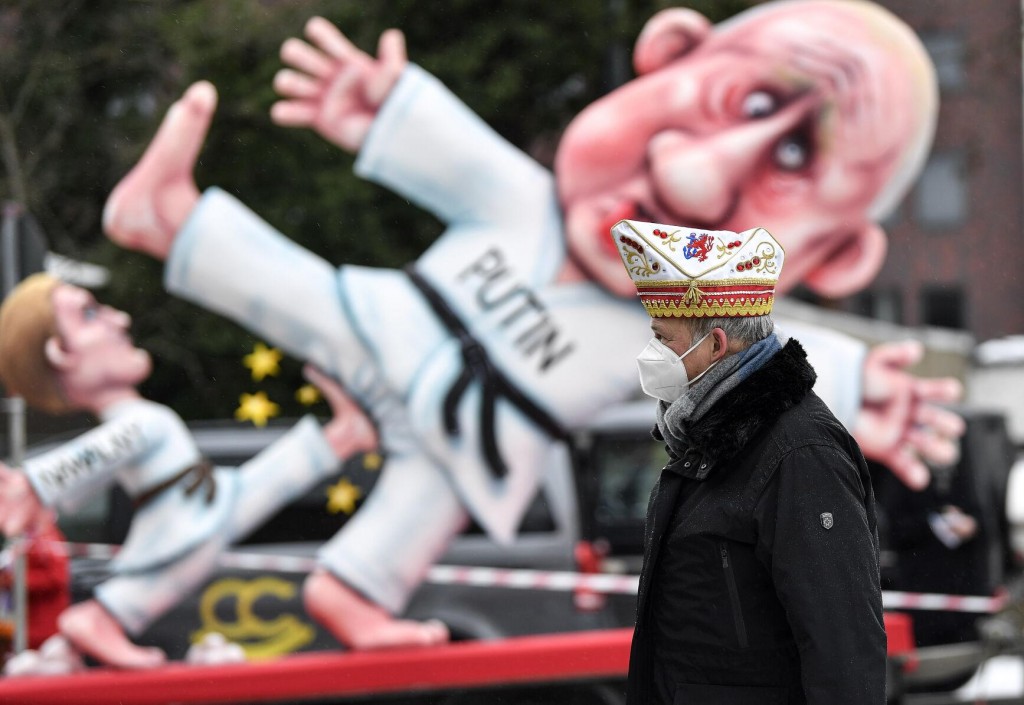 Germany Ekes Some Fun Out Of A Quiet Carnival