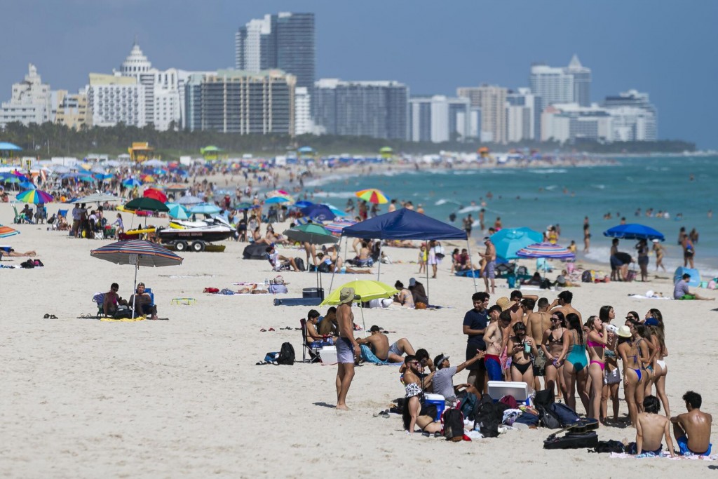While Rest Of Us Freezes, Crowds Pack Florida’s Beaches