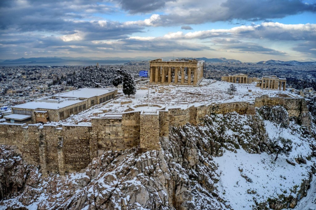 Snows Storms Hit East Med, Army Called Out In Greece