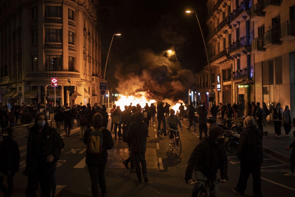 Spain: Dozens Arrested In Fresh Riots Over Rapper’s Jailing