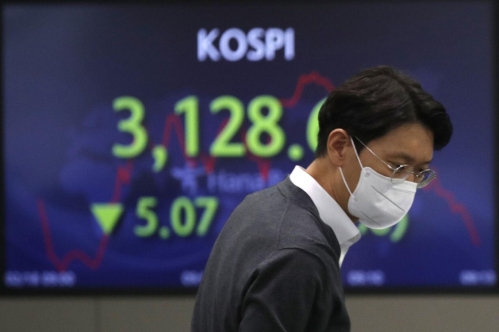 Asian Shares Mostly Lower After Mixed Day On Wall Street