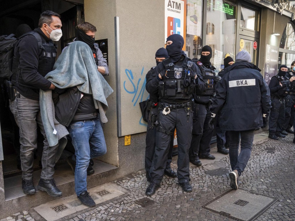 German Police Crack Down On Berlin Organized Crime Families