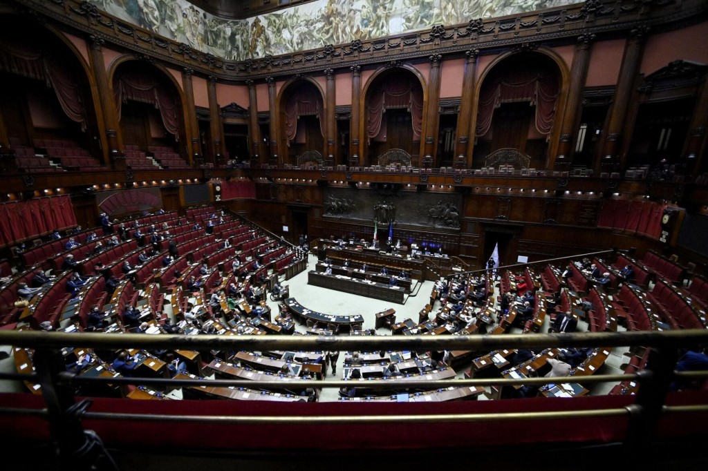 Italy’s 5 Stars Divided Over Draghi, Expel 15 Senators