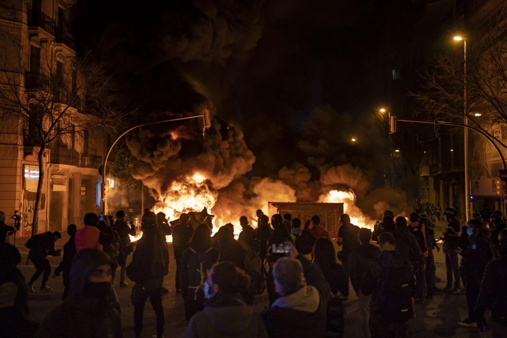 Spanish Pm Censures Rioting In Split With Coalition Partner
