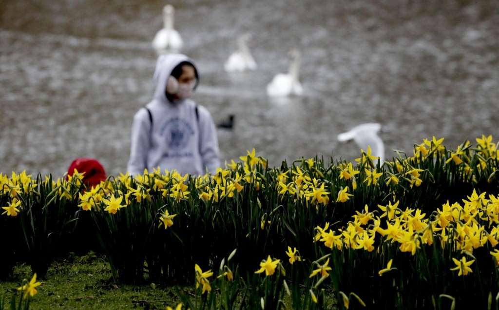 Uk Covid 19 Infections Falling As Govt Mulls Easing Lockdown