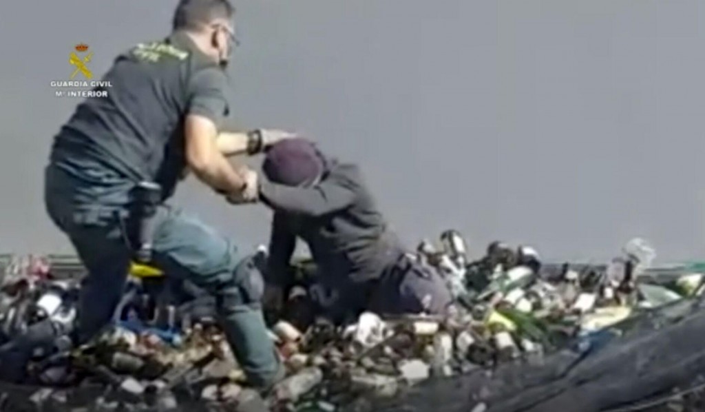 Europe Bound Migrants Found Among Recycling Glass, Toxic Ash
