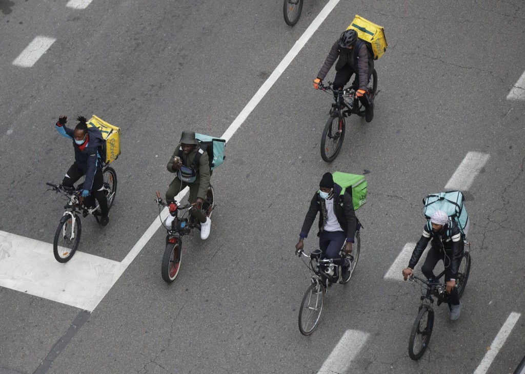 Italy Orders Food Delivery Services To Treat Riders Better
