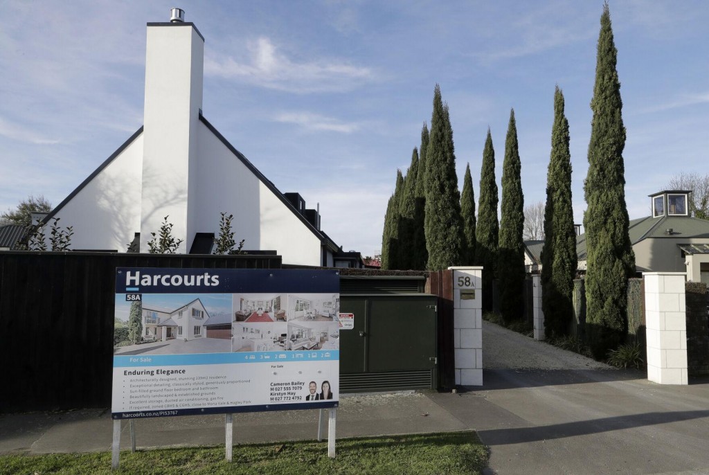 New Zealand’s Virus Success Unleashes Runaway Housing Prices
