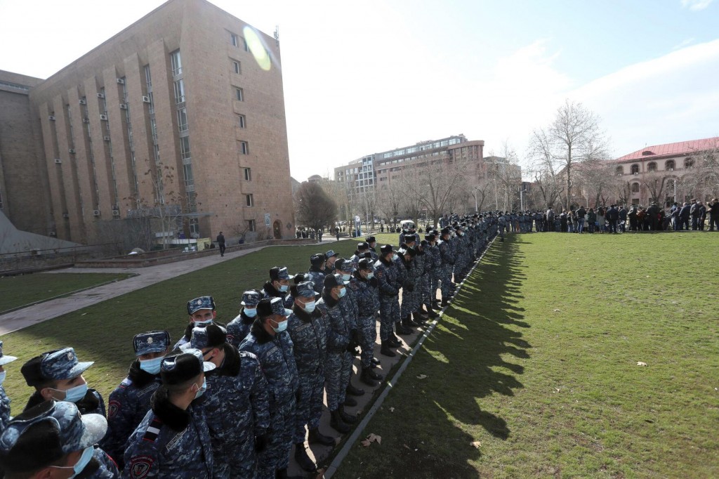 Armenian Pm Faces Military’s Demand To Resign, Talks Of Coup