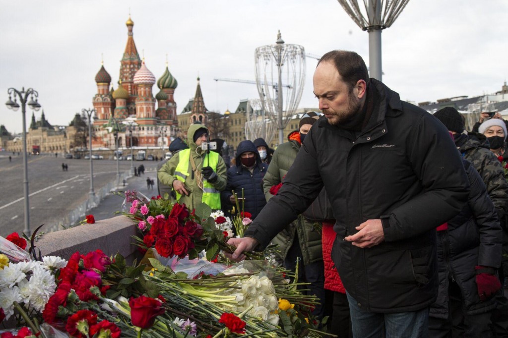 Russians Lay Flowers To Mark Opposition Leader’s Killing