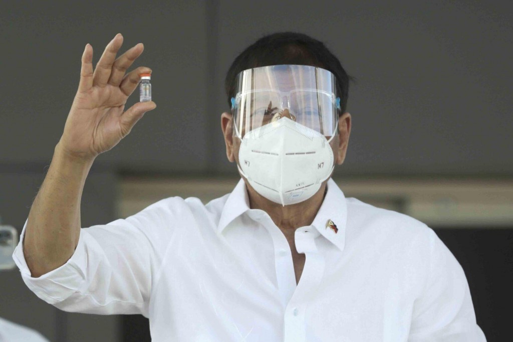Philippines Launches Virus Vaccinations Amid Supply Problems