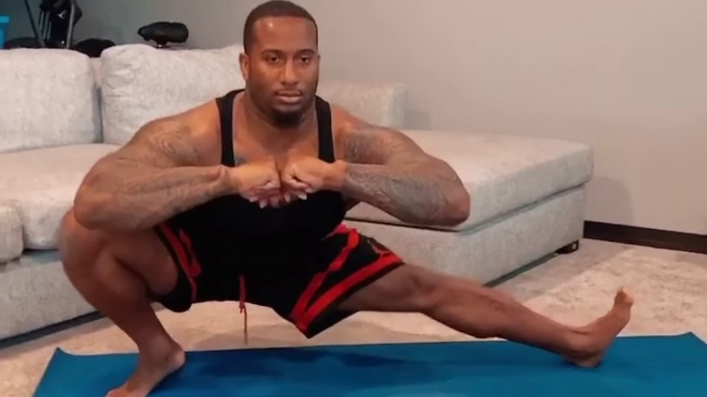 How Yoga Helps Nfl Pro Bowler Mike Daniels Tackle Tension Ahead Of The Super Bowl