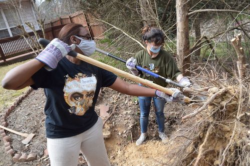 Georgia Gwinnett College Students Spend Spring Break Serving People In Need