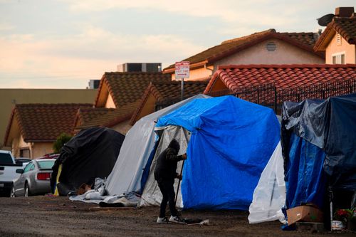 Here’s How Unhoused People Can Get The $1,400 Stimulus Check — And How Others Can Help