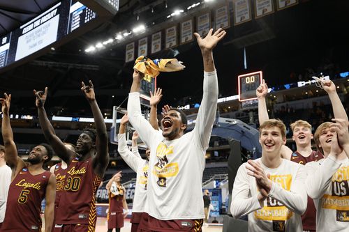No. 8 Loyola Chicago Stuns No. 1 Seed Illinois To Advance To The Sweet 16