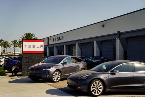 Tesla Removed Some Drivers From Its Self Driving Test For Not Paying Attention