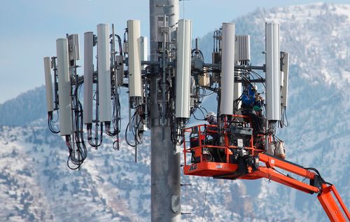Wireless Companies Shelled Out Billions Of Dollars To Fix This 5g Problem