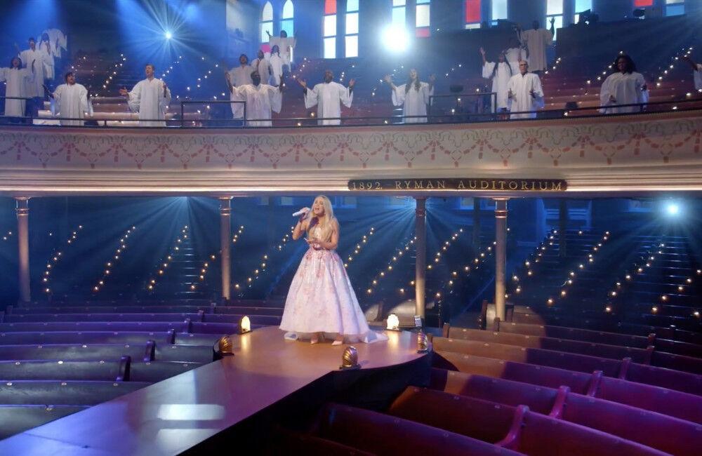 Carrie Underwood Raises $100k For Save The Children With My Savior Live Stream