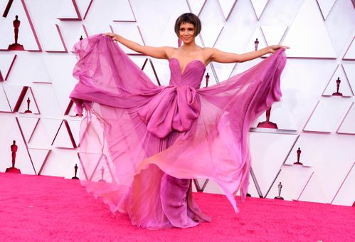 Halle Berry Laughed At Joke About Her Oscar’s Hairstyle