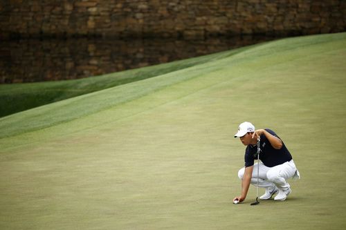 Si Woo Kim Breaks Putter In Frustration, Forced To Putt With Wood At The Masters