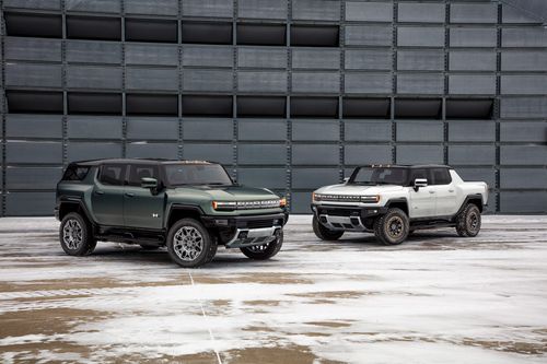 The 2024 Gmc Hummer Suv Is A Large 830 Horsepower Electric Family Hauler