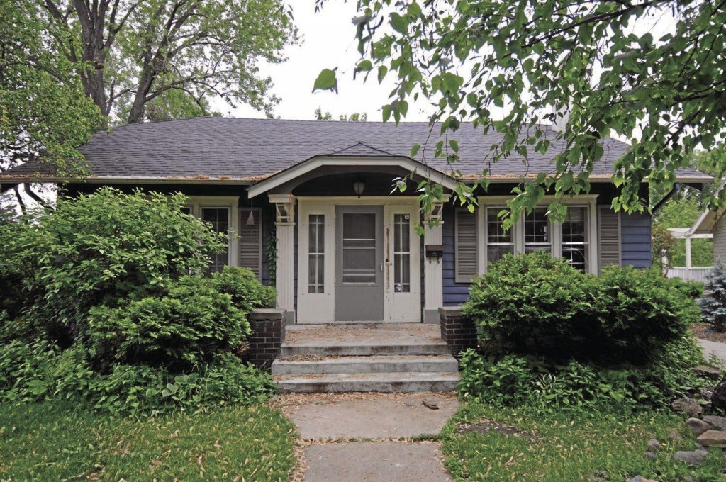See Magical Makeover Of 1920s Midwestern Craftsman Home
